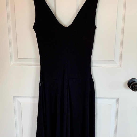 Le Chateau Elegant Black Backless Dress - Picture 4 of 6